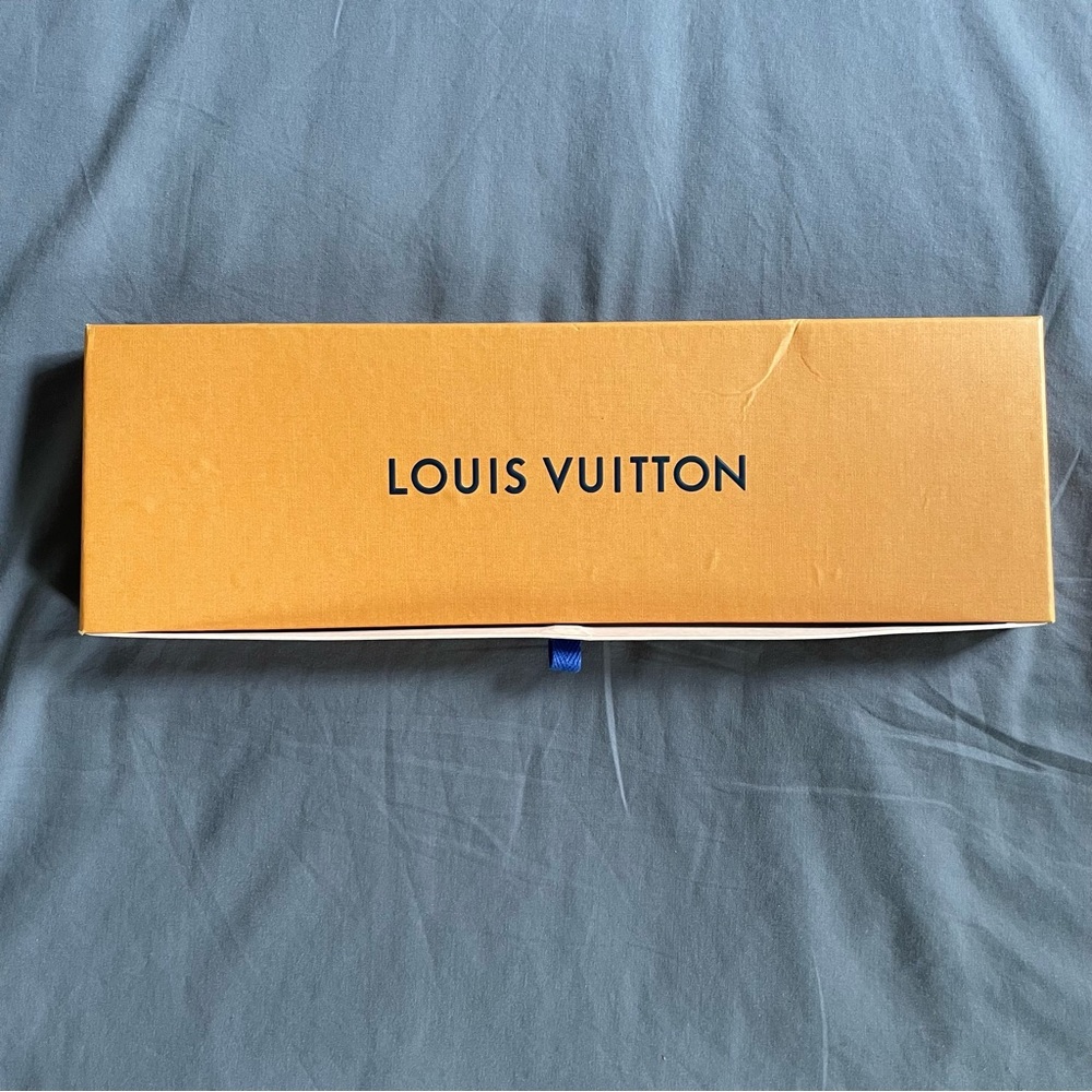 Louis Vuitton Silk Louis A Paris Bandeau Scarf in Rose - Picture 7 of 8